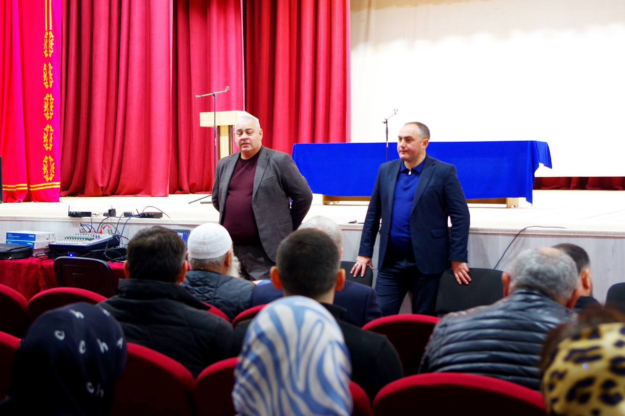 Черекский район,  в рамках большой рабочей поездки по всем районам республики, посетил министр по делам молодёжи Кабардино-Балкарской Республики Азамат Люев. 