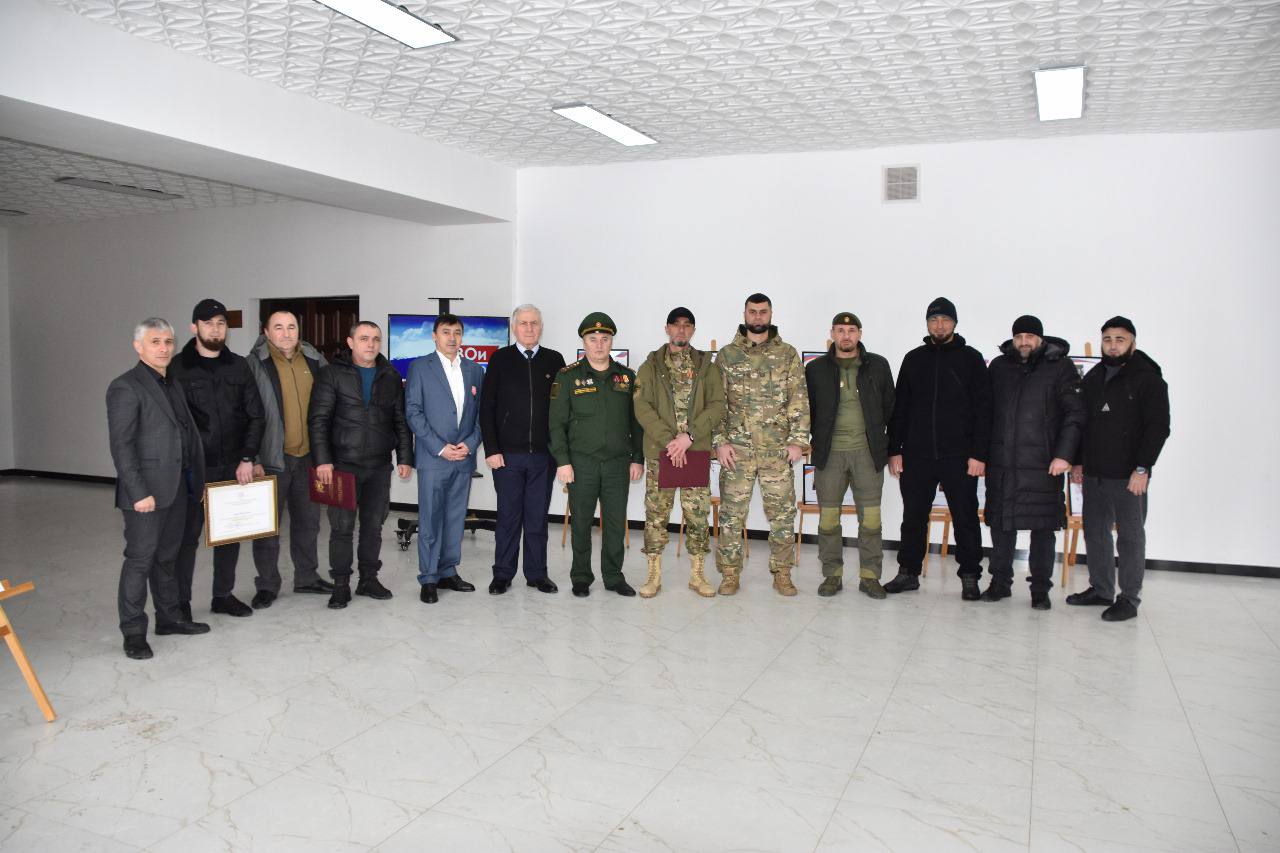 В официальной части концерта «Голос Победы», посвященного открытию Года защитника Отечества,  прозвучали слова благодарности  защитникам нашей страны и были вручены благодарственные письма. 