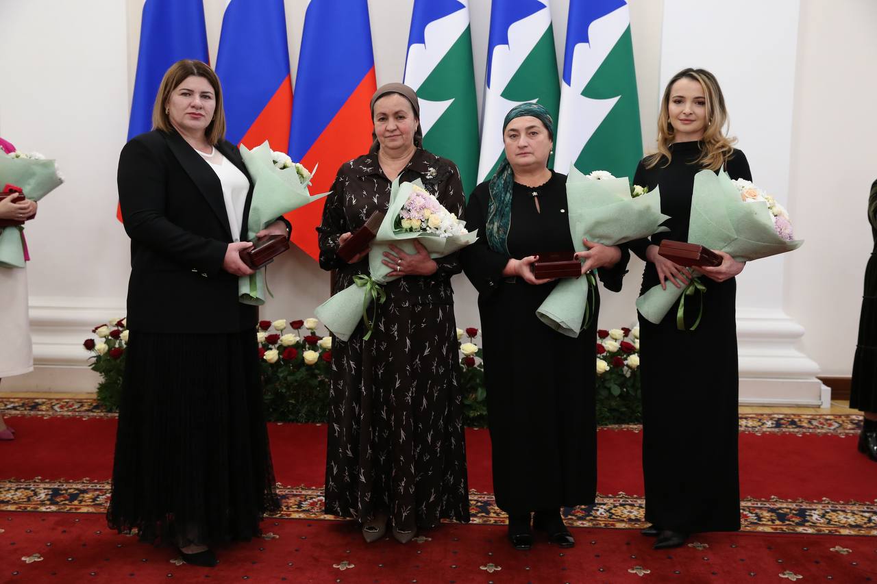 «Медаль „Материнская слава“: признание заслуг Мариям Магреловой»