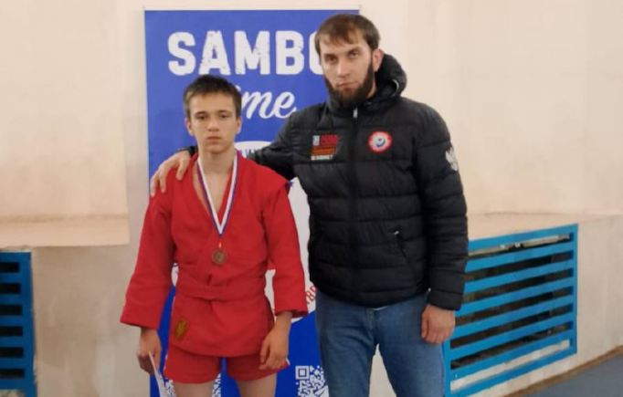 Расул Баллиев   в упорной борьбе получил путевку на Первенство СКФО .