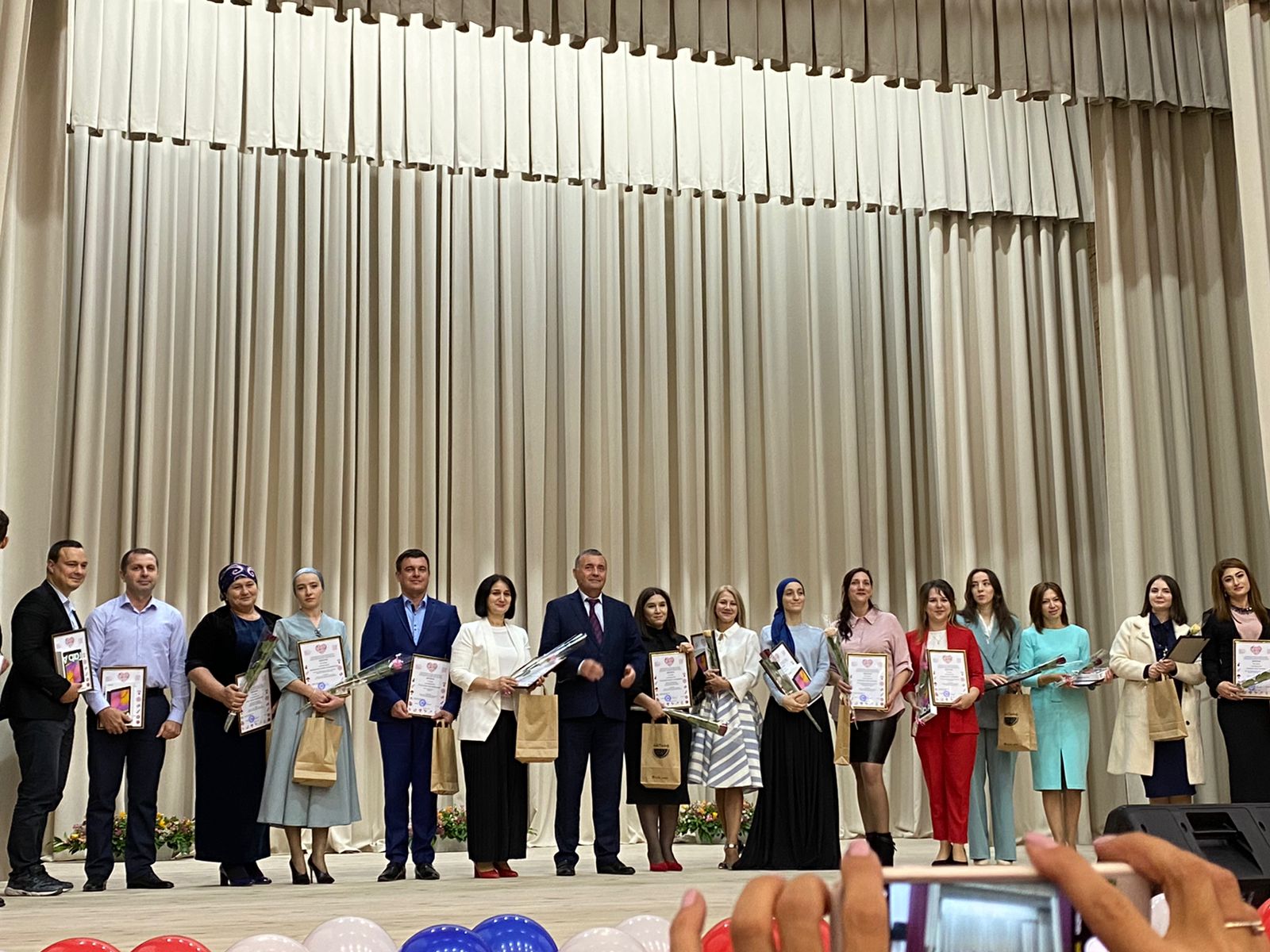Лучшие работники образования отмечены грамотами