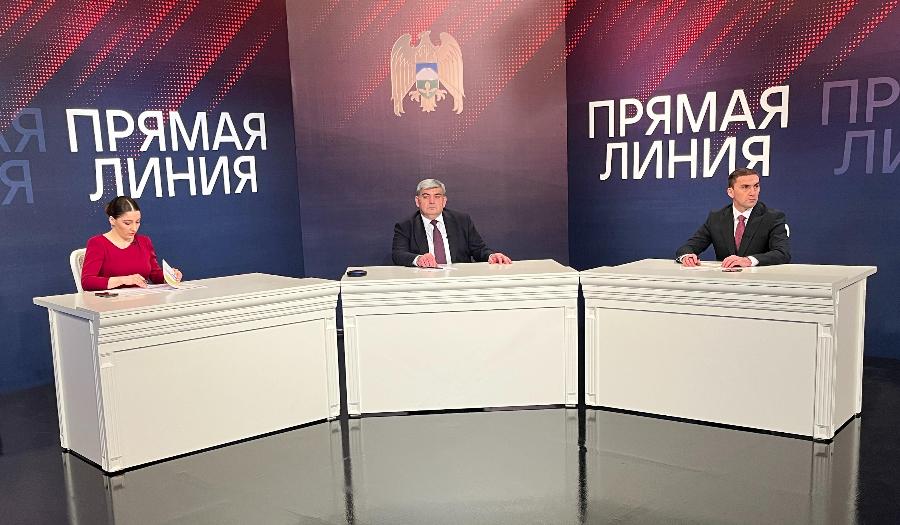 В ходе двухчасовой Прямой Линии Казбек Коков ответил на вопросы широкого круга тем, от итогов уходящего года до актуальных вопросов.