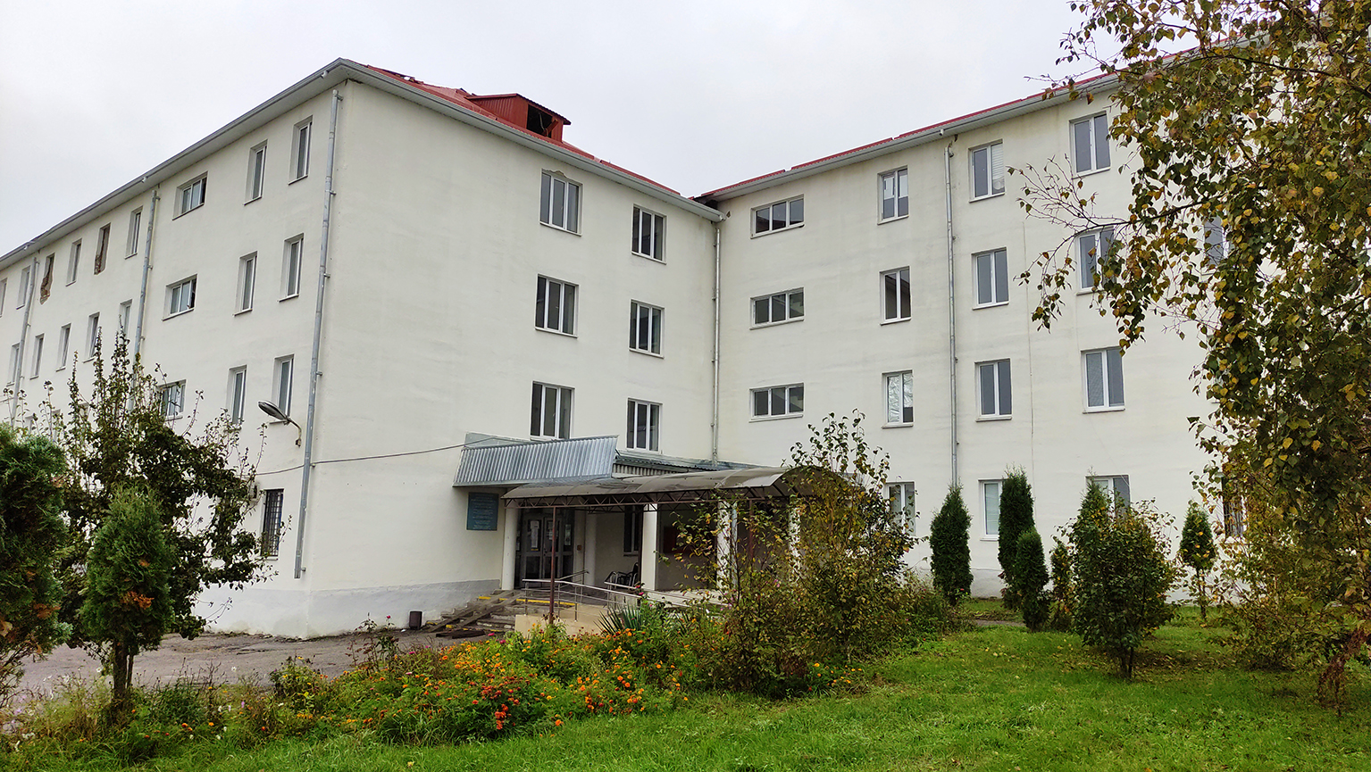 Продолжается ремонт  поликлинического отделения Центральной районной больницы