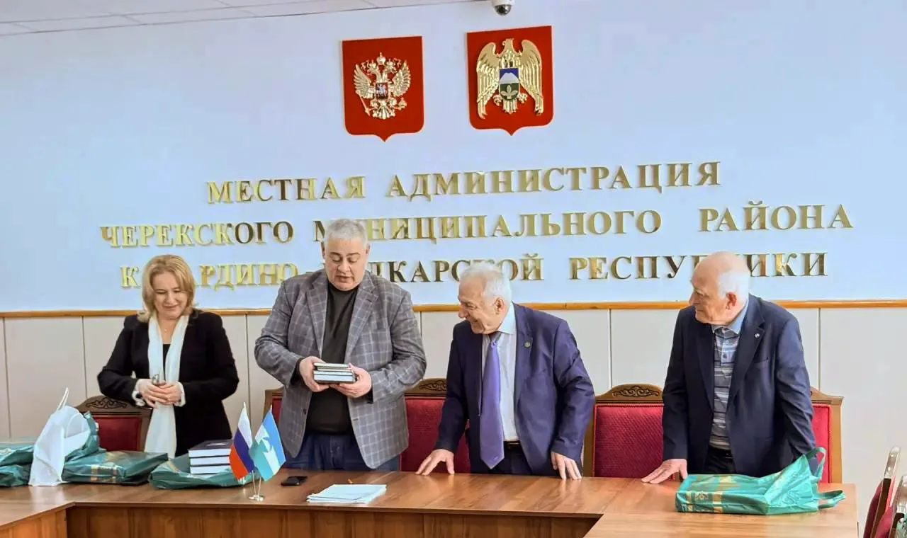 Сафарби Шхагапсоев поддержал образовательные и научные инициативы в Черекском муниципальном районе