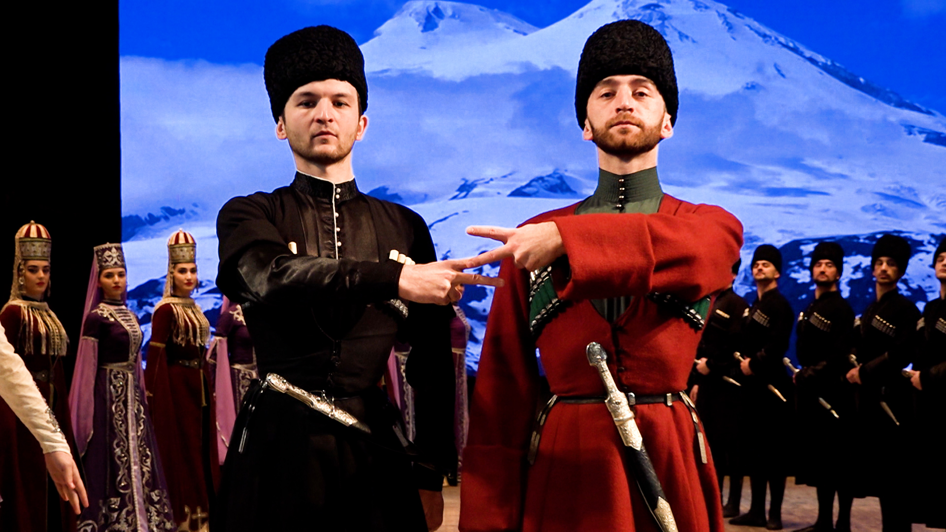 Ансамбли "Кабардинка" и "Балкария" поддержали Армию России танцевальным флешмобом