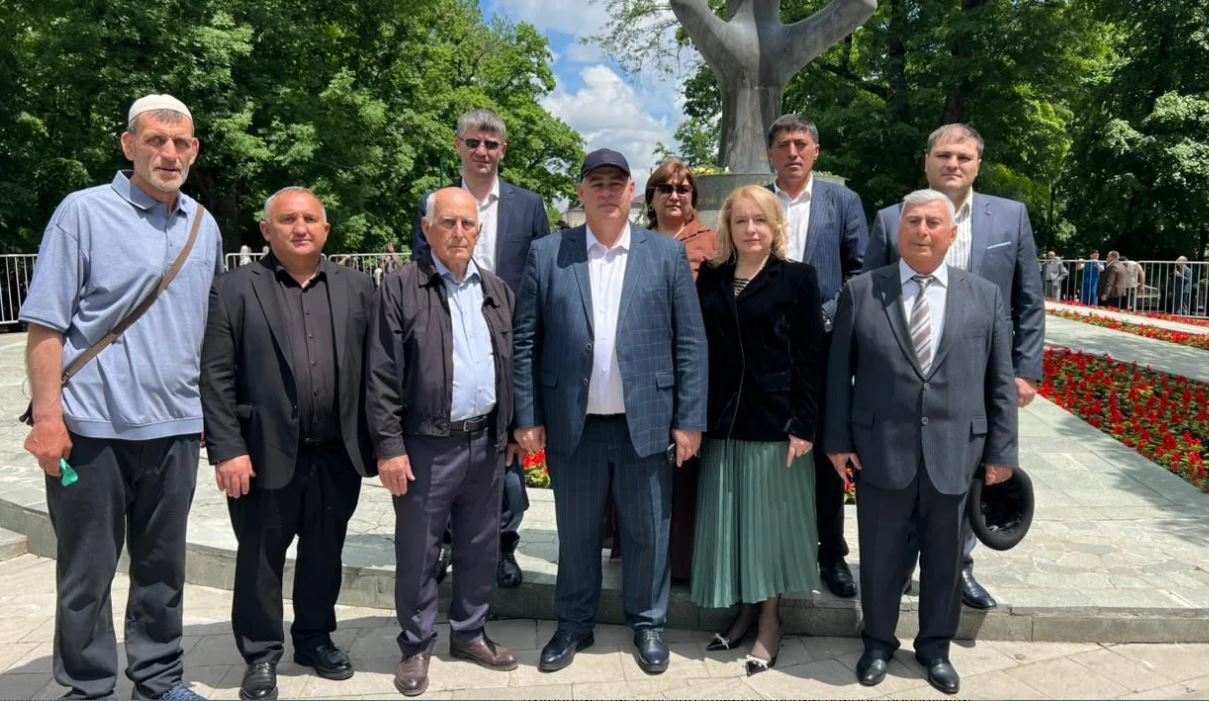 Делегация Черекского  муниципального района приняла участие в траурных мероприятиях в Нальчике, посвящённых    162-й годовщине завершения Кавказской войны. 