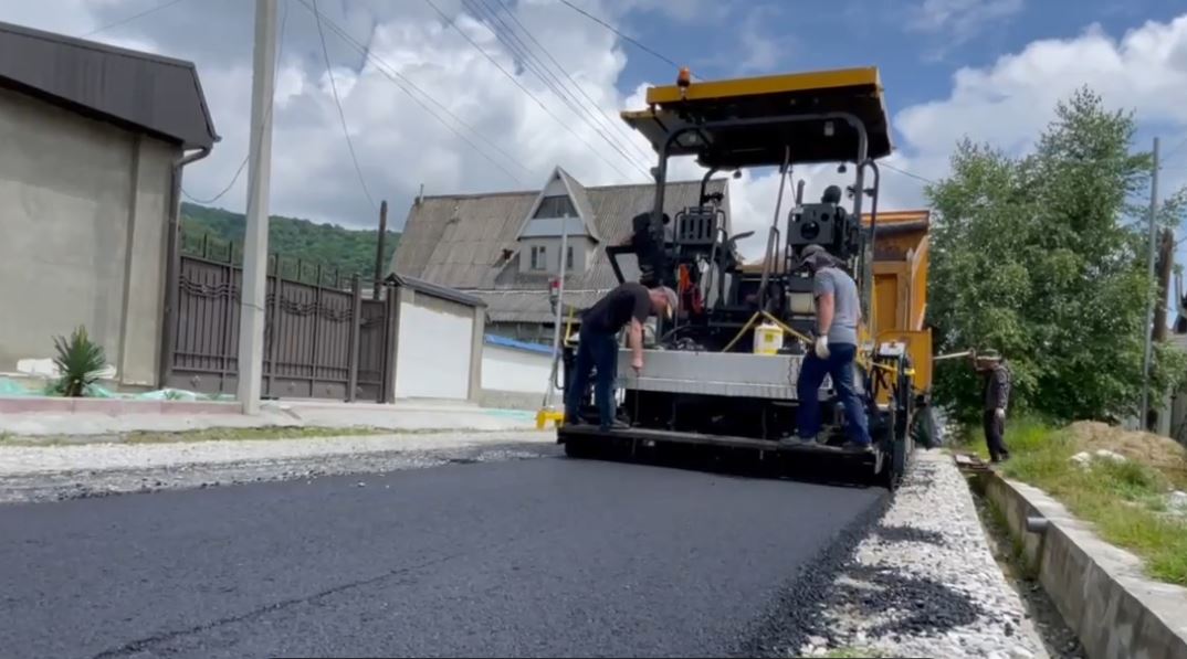В Кашхатау началось асфальтирование улиц